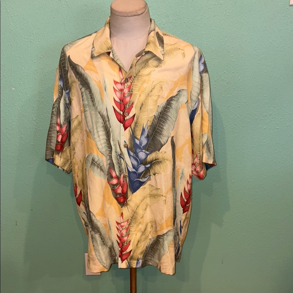 Tommy Bahama Tropical Print Men's Shirt.  100% silk.  XL.  Great condition.